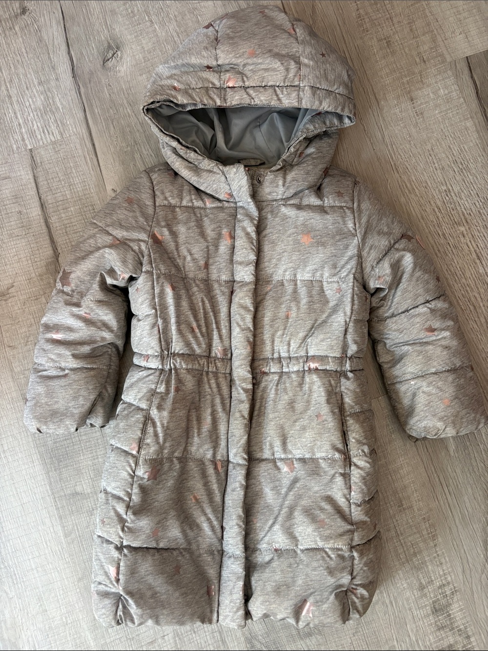 GAP Girls' Hooded Puffer Coat in Light Gray with Pink Stars